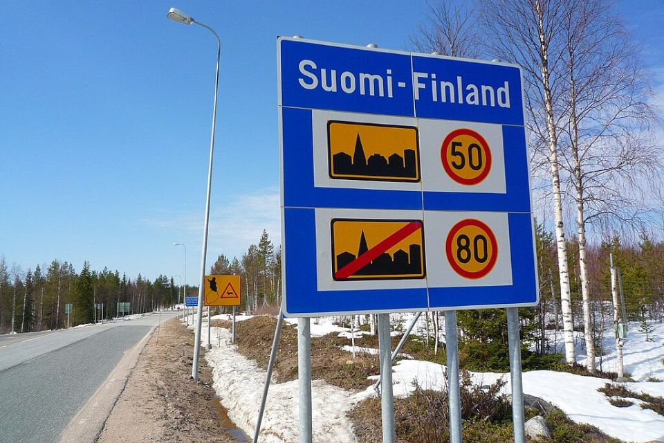 فنلندا تمدد إغلاق حدودها مع روسيا إلى أجل غير مسمى في خضم أزمة الهجرة