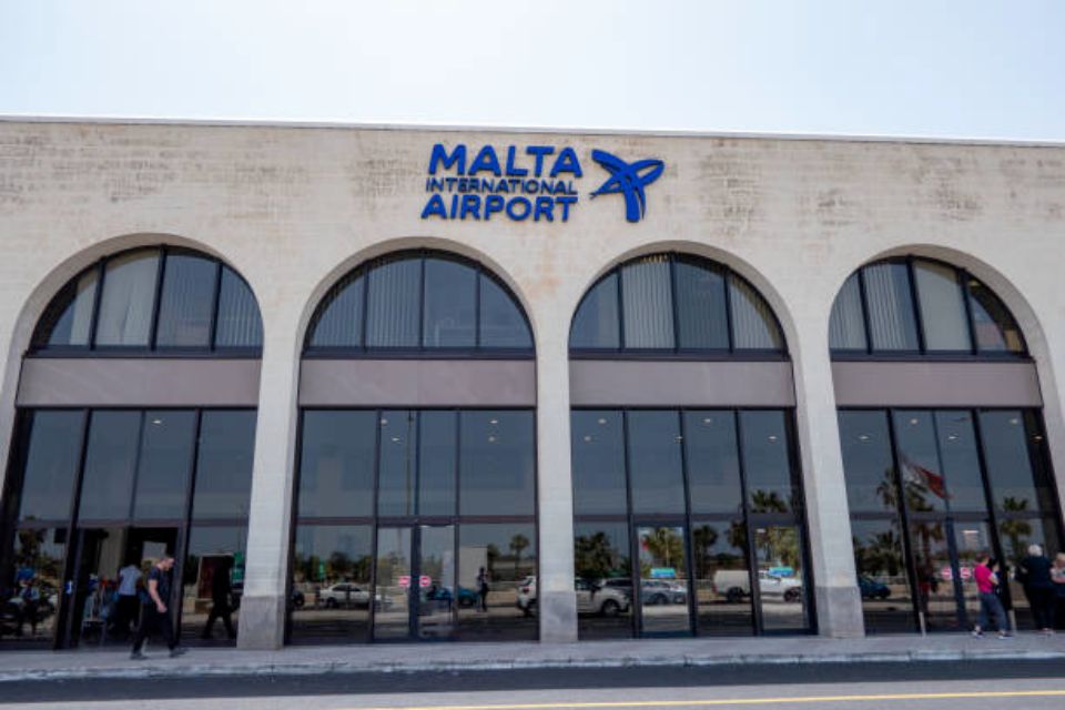 ارتفاع حركة المسافرين في مطار مالطا متجاوزة مستويات ما قبل الجائحة