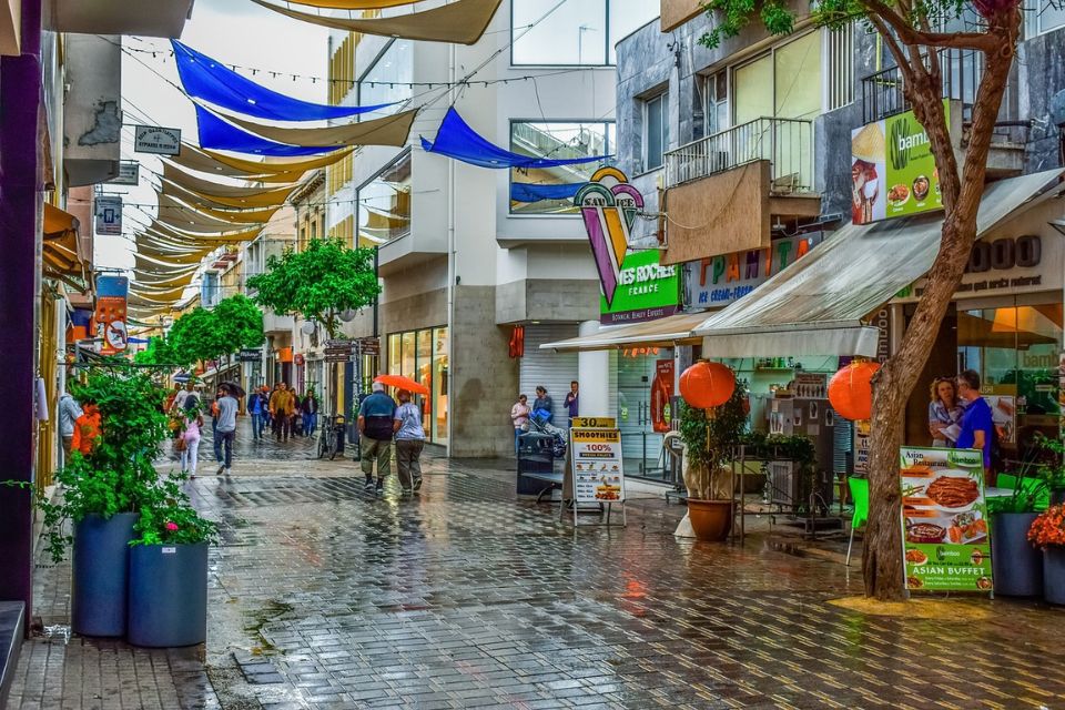 قبرص تخفف من قواعد تصاريح العمل لمعالجة نقص العمالة