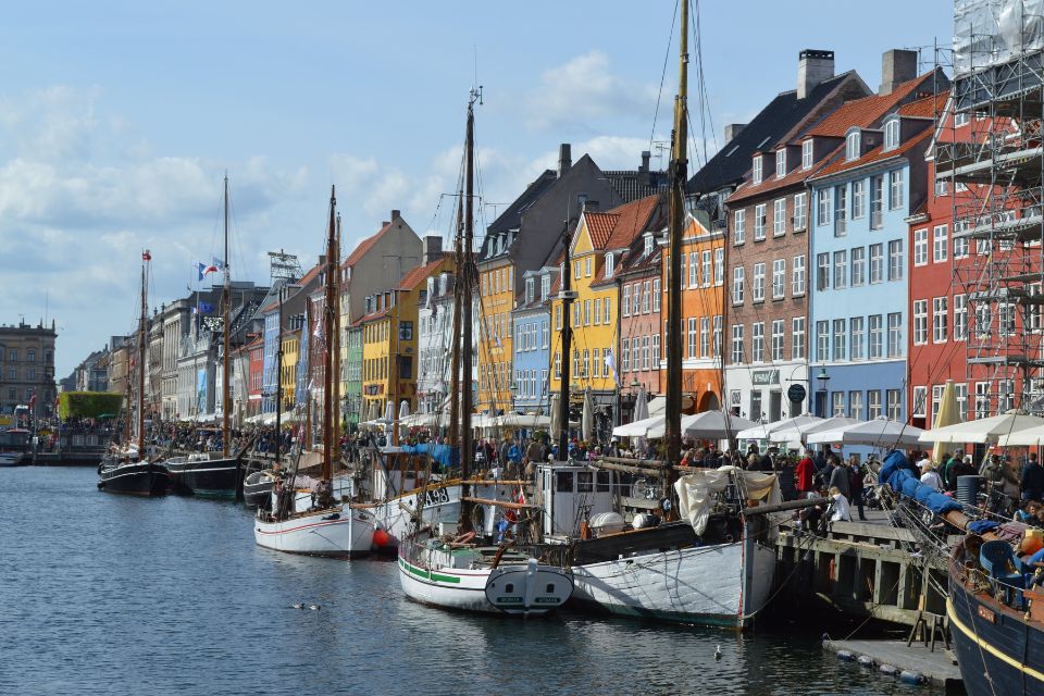 الدنمارك تلغي تصاريح إقامة اللاجئين للسفر إلى بلادهم