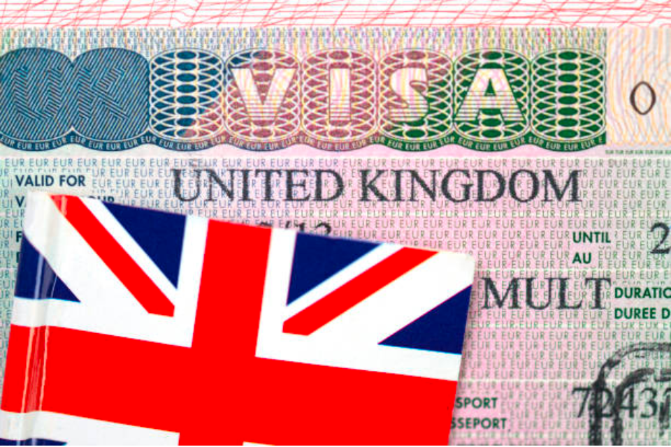 المملكة المتحدة تعلن عن قواعد أكثر صرامة لتأشيرات الدخول للحد من الهجرة